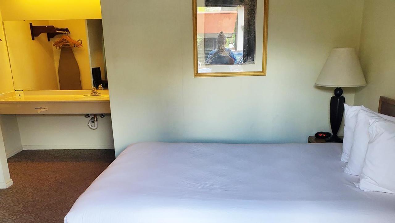 Magnuson Hotel Ely Ngoại thất bức ảnh